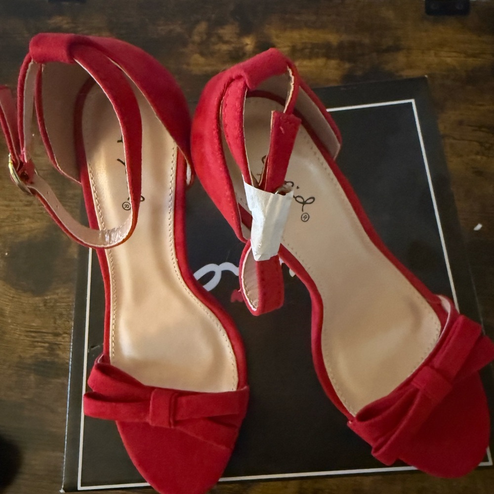 Qupid Scarlet Bow Heels